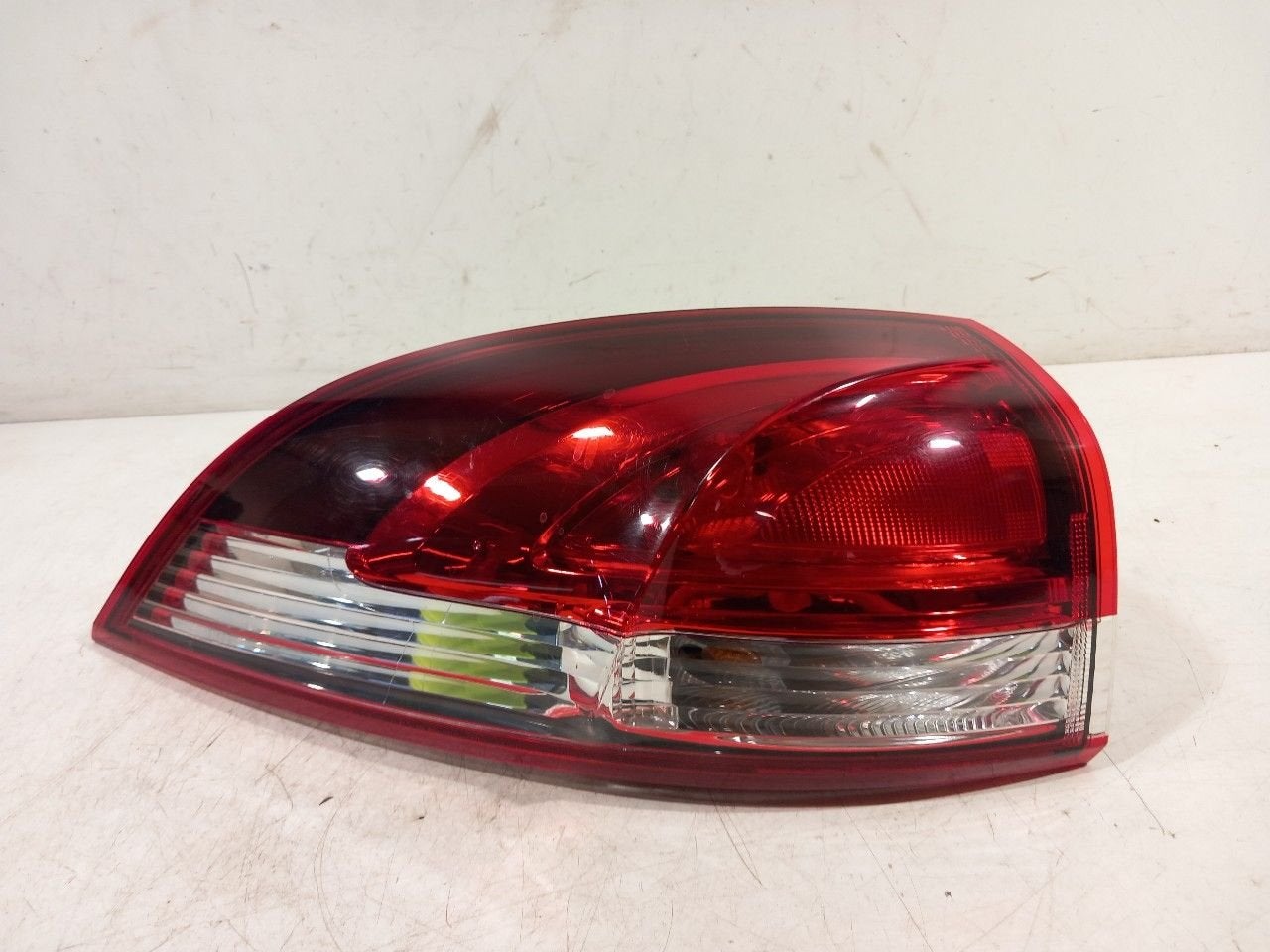 Achterlicht links buiten Renault Clio, Onderdelen@venauto.nl, Van der Ven Autorecycling B.V., Gebruikt, Ettenseweg 76, 4706 PB Roosendaal, The Netherlands