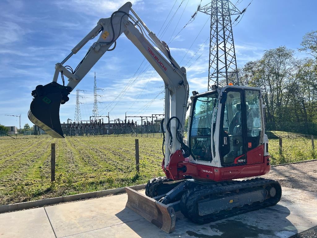Takeuchi TB250-2 minigraver nieuwstaat, Zakelijke goederen, Machines en Bouw | Kranen en Graafmachines, Ophalen, Graafmachine