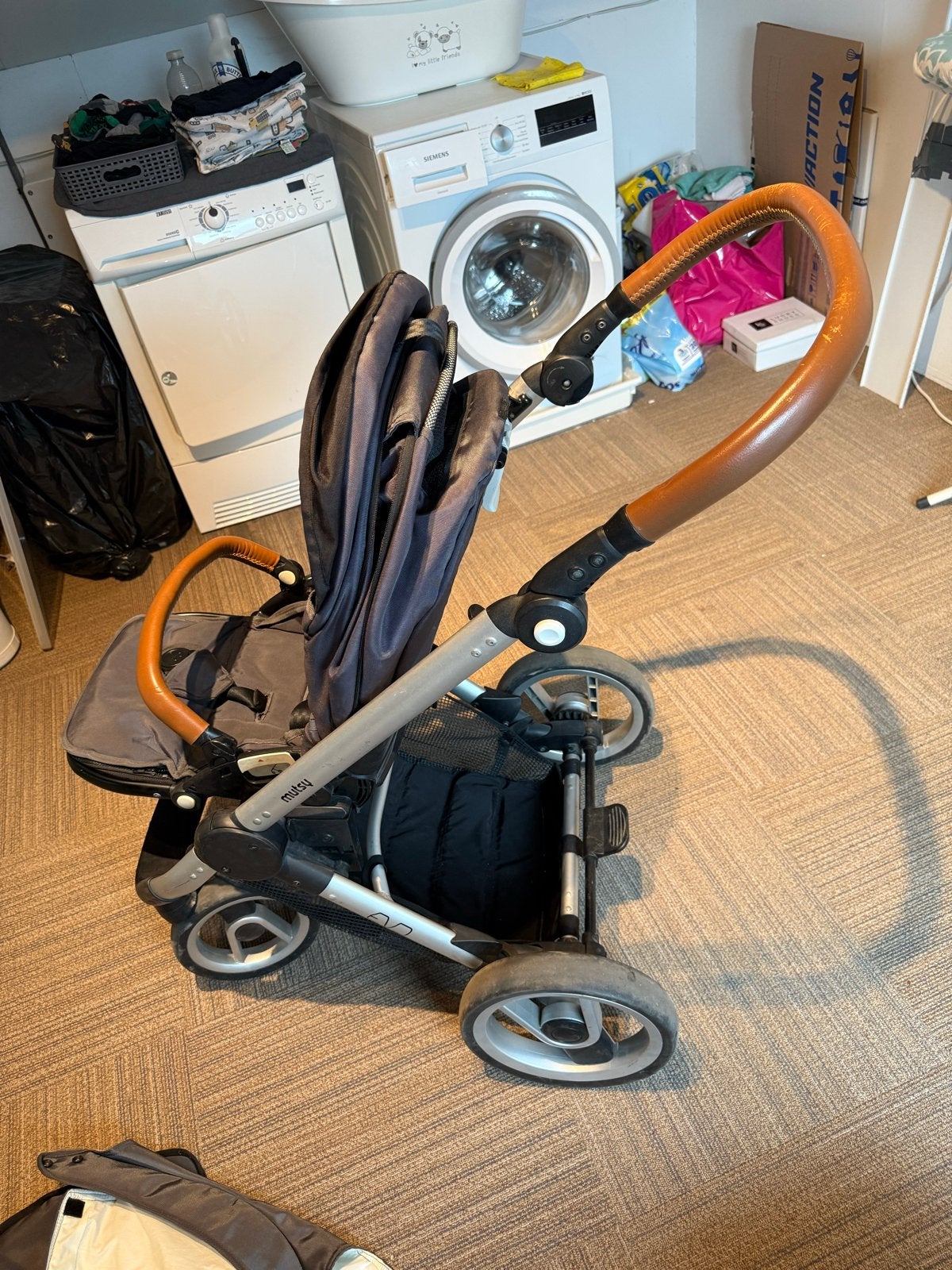 Mutsy Kinderwagen Compleet - Grijs met Bruine Details, Ophalen, Gebruikt, Combiwagen, Met reiswieg