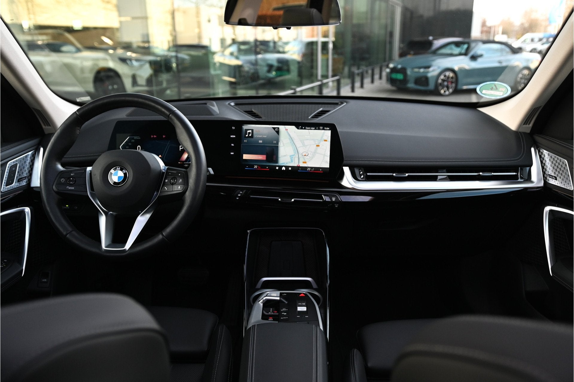 BMW X1 xDrive23i High Executive xLine Automaat / Panoramadak, Auto's, Gebruikt, Zwart, 4 cilinders, Wit