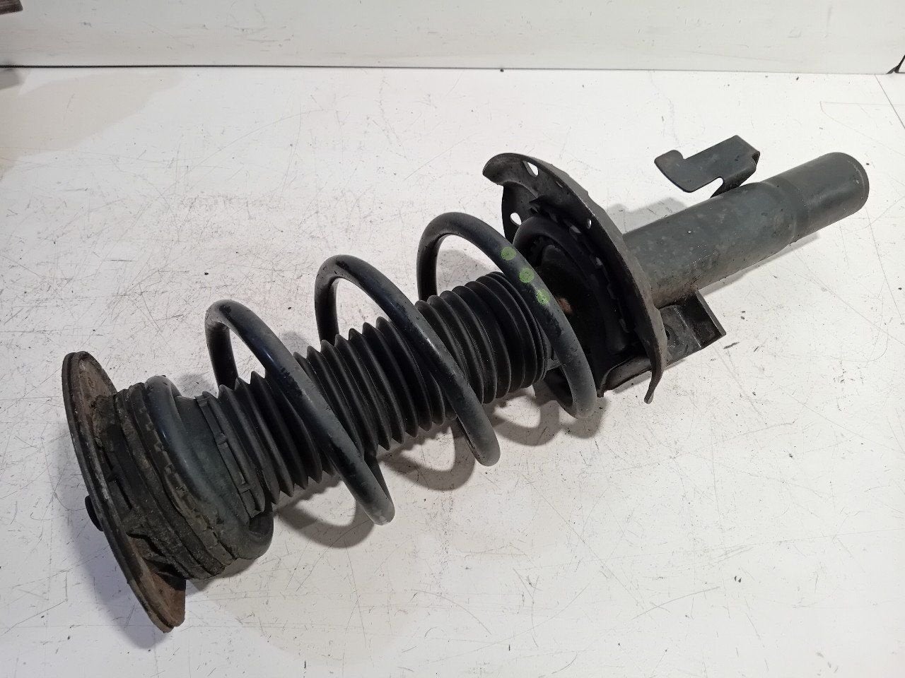 Veerpoot rechts voor Volvo V60, Onderdelen@venauto.nl, Van der Ven Autorecycling B.V., Gebruikt, Ettenseweg 76, 4706 PB Roosendaal, The Netherlands