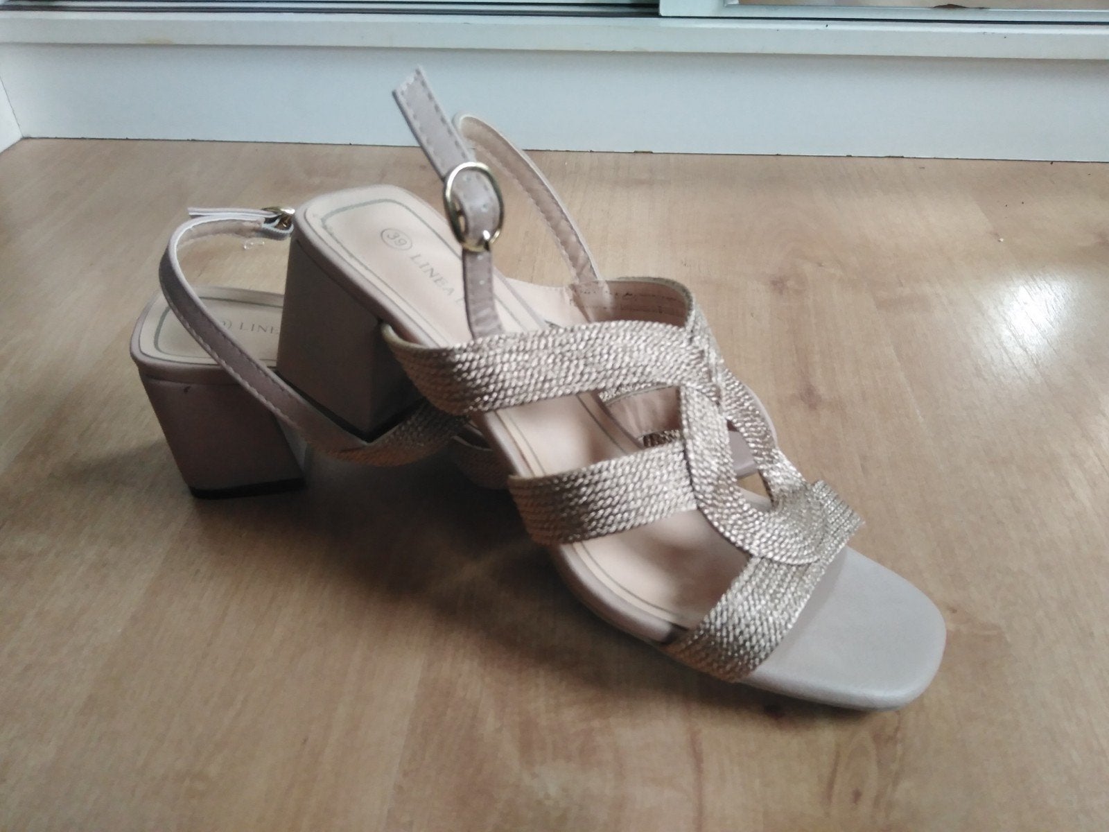 Champagne kleurige schoenen, Pumps, Beige, Nieuw, Ophalen of Verzenden