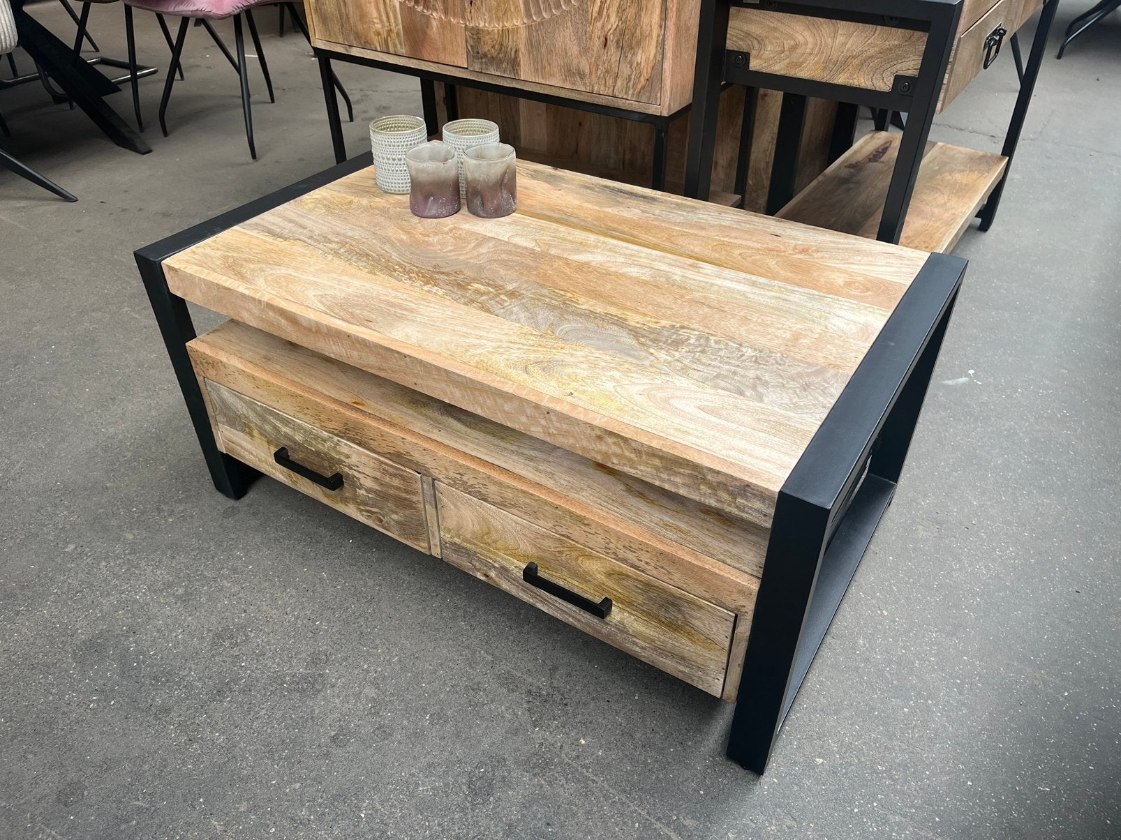 Magazijn leegverkoop salontafel Britt mangohout metaal zwart