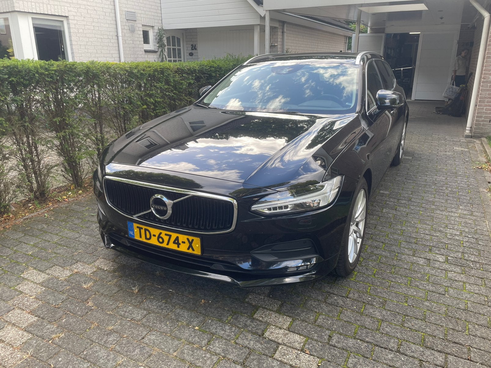 Volvo V90 T4 190pk Geartronic 2018 Zwart, Auto's, 1969 cc, Stationwagon, Particulier, 93 €/maand