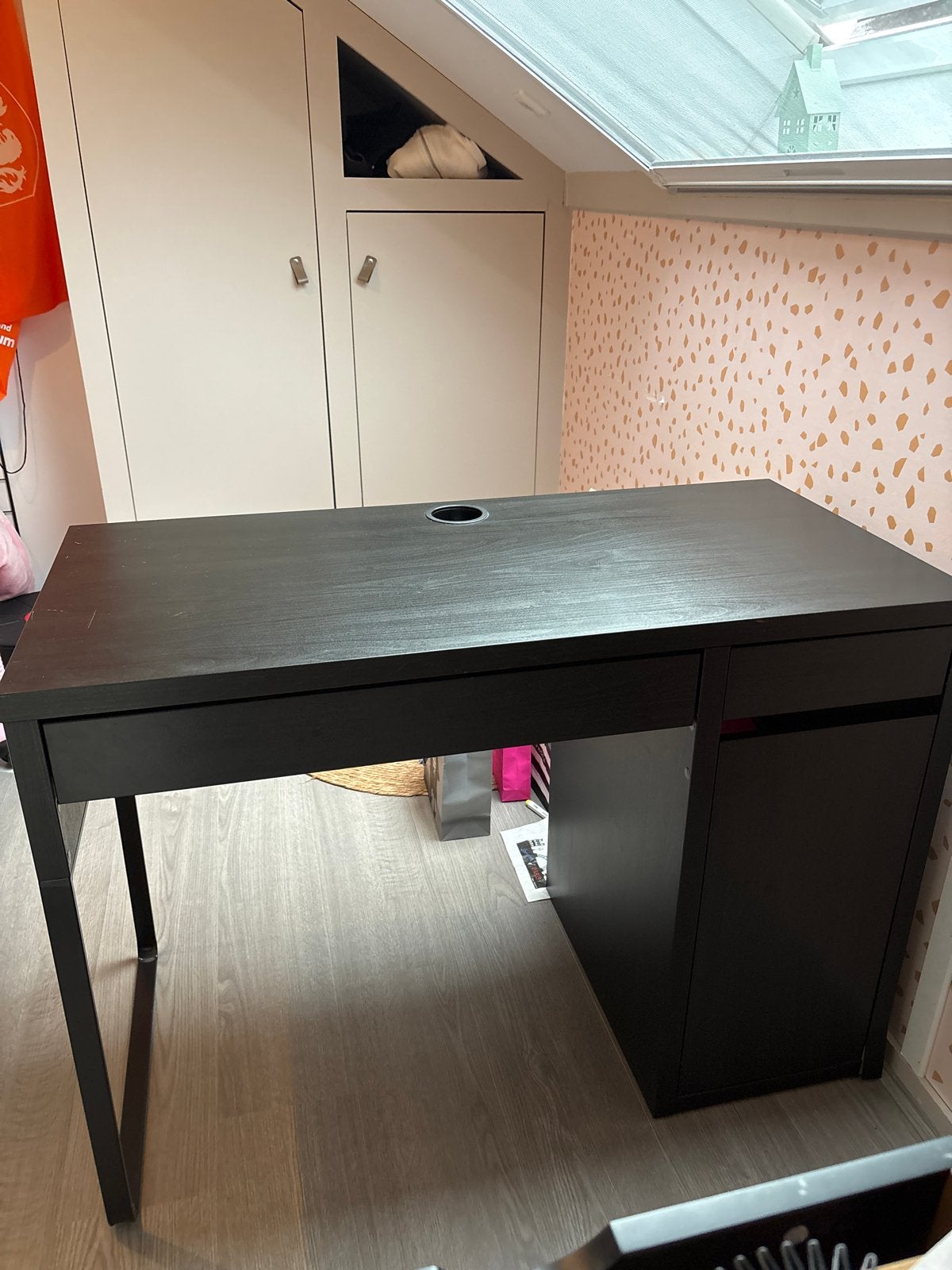Zwart IKEA MICKE bureau - Compact en functioneel, Huis en Inrichting, Ophalen, Zo goed als nieuw, IKEA, Opbergruimte