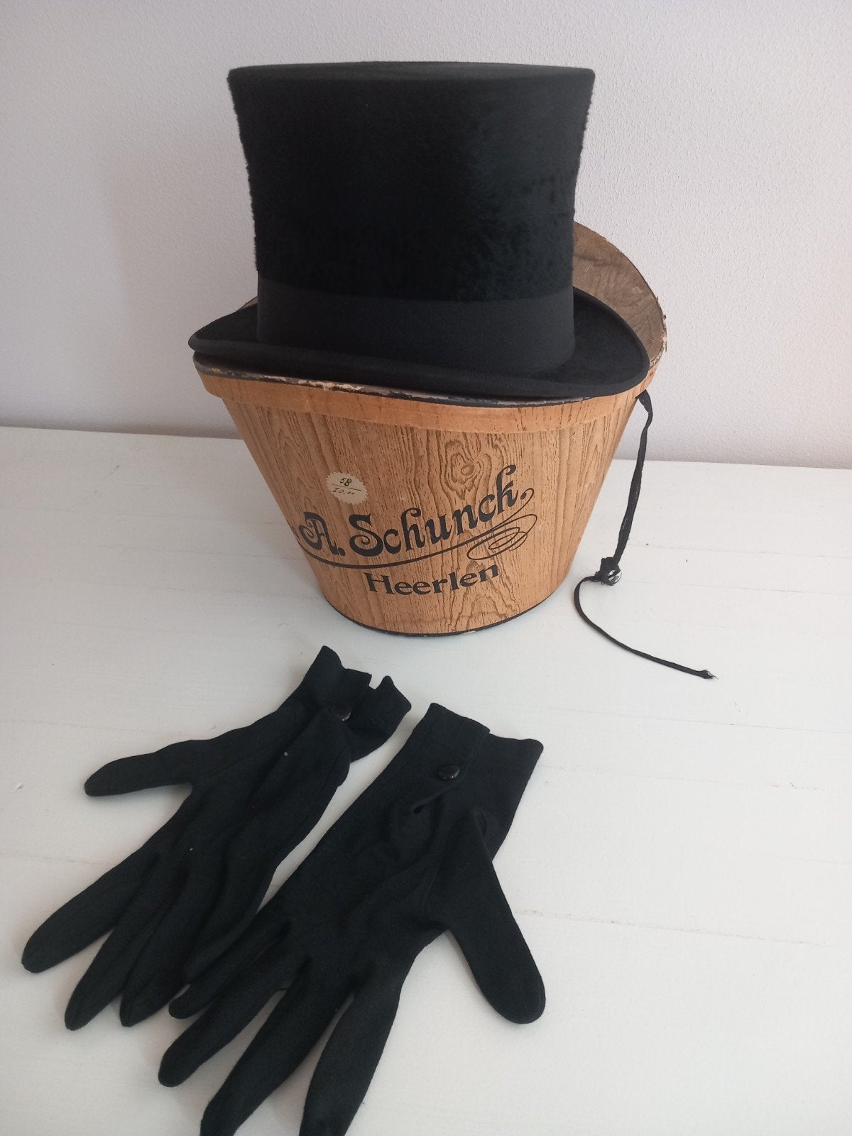 Antieke Hoge Hoed met Handschoenen en Hoedendoos, Ophalen of Verzenden, Firma A. Schunck Heerlen