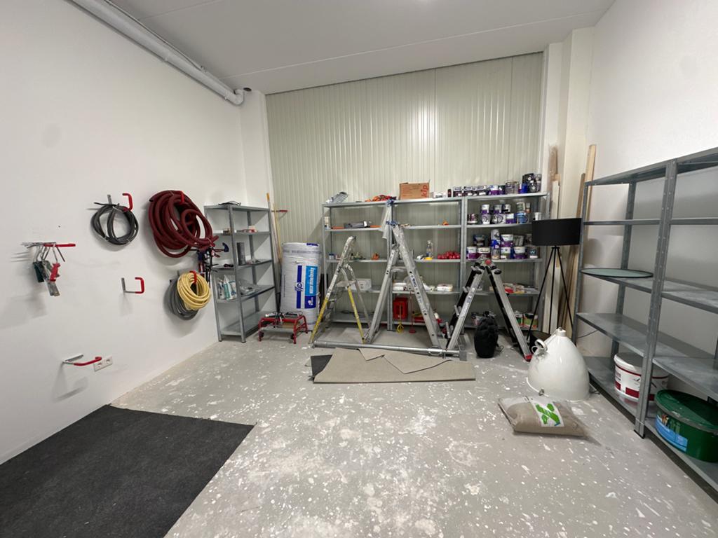 Partij verf en verbouwmaterialen (inclusief stellingen), Doe-het-zelf en Verbouw, Overige kleuren, Ophalen of Verzenden, 20 liter of meer