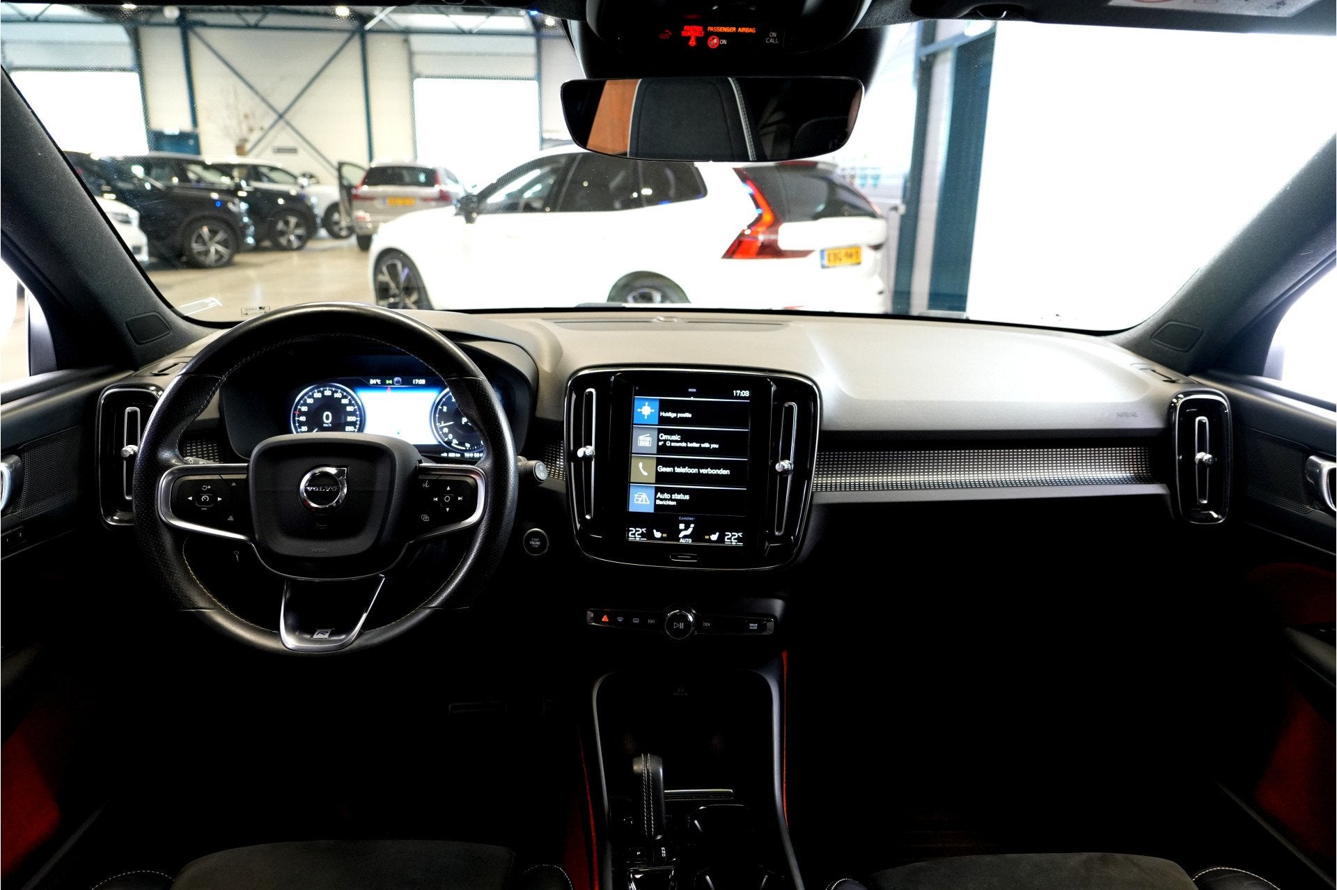 Volvo XC40 2.0 T4 140kW/190pk Aut8 R-Design PANORAMADAK + EL, 15 km/l, 93 €/maand, SUV of Terreinwagen, 750 kg