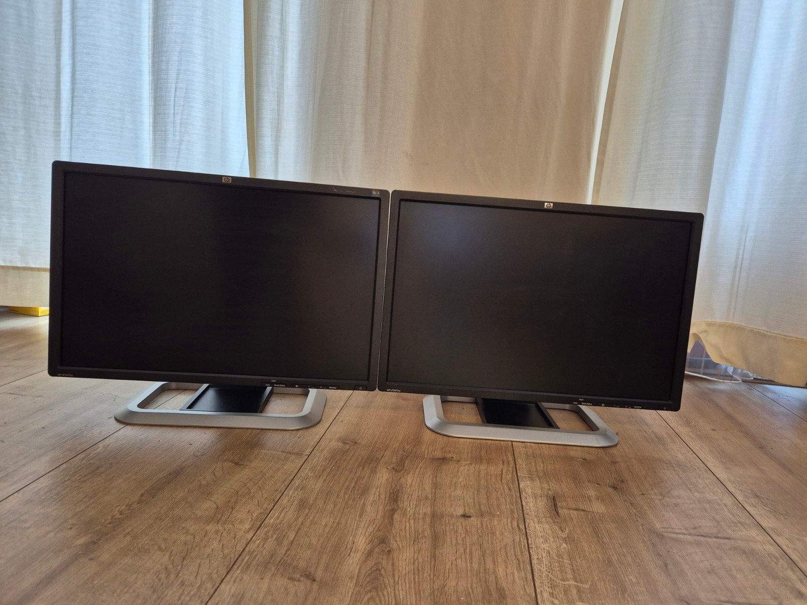 Monitors 2x LP2475W, Computers en Software, Monitoren, Zo goed als nieuw, 60 Hz of minder, DisplayPort, DVI, HDMI, In hoogte verstelbaar