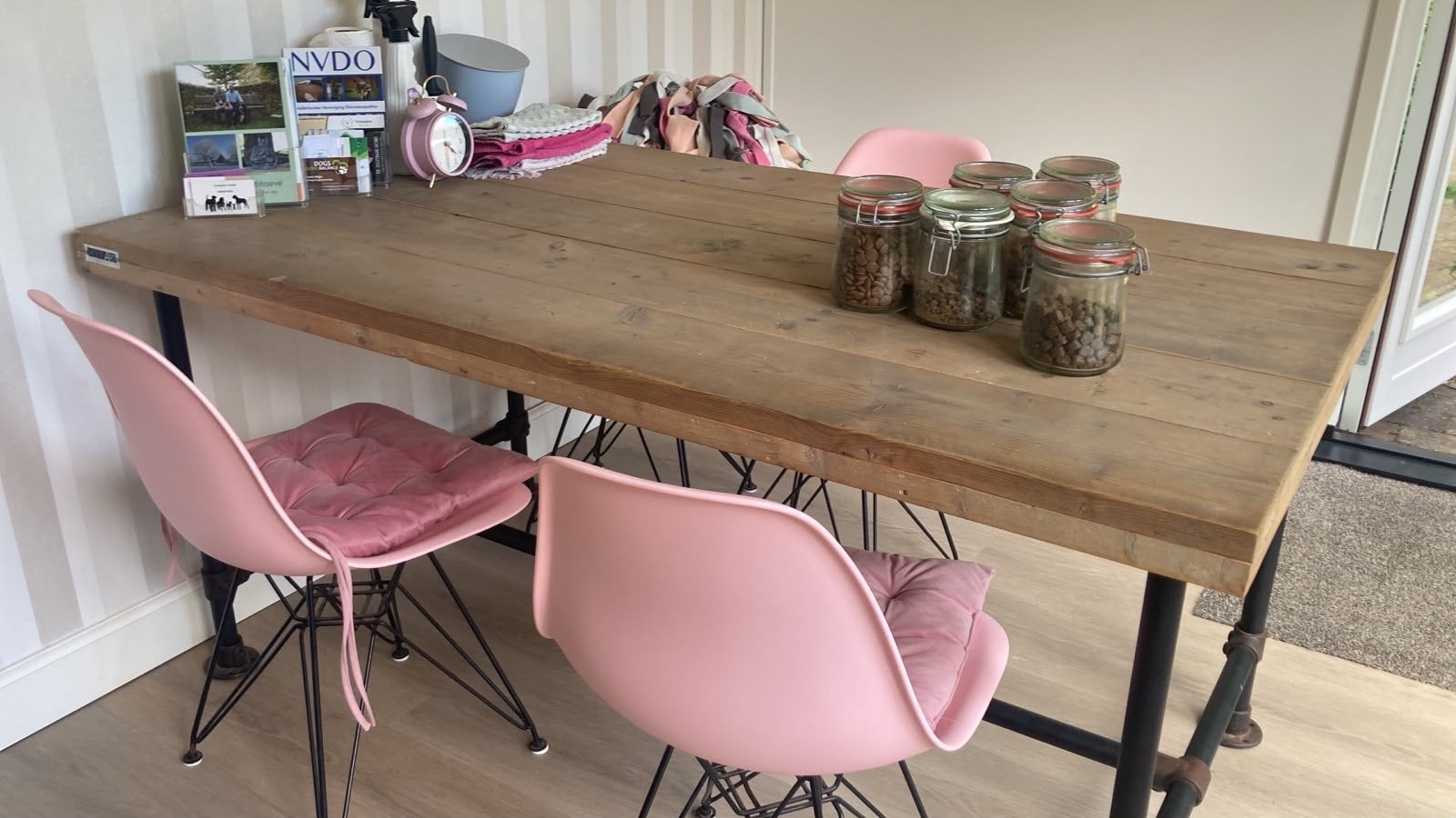 Steigerhouten tafel met steigerbuizen en ronde voetplaten, Ophalen, 50 tot 100 cm, Zo goed als nieuw, 150 tot 200 cm