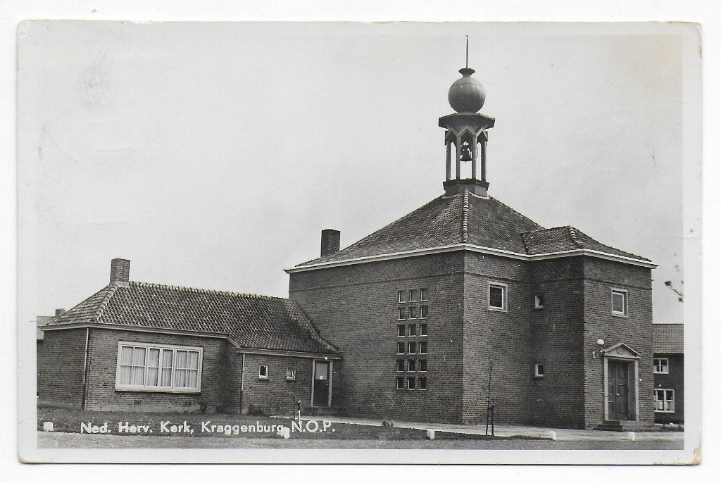 Kraggenburg Ned Herv Kerk Ansichtkaart uit 1955 ( B7760), Ophalen of Verzenden, 1940 tot 1960, Gelopen