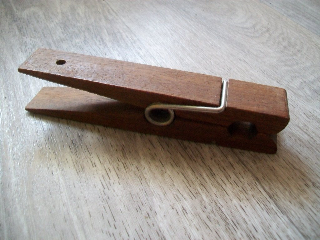 Grote houten paperclip, brievenklem, wasknijper, Ophalen of Verzenden, Zo goed als nieuw