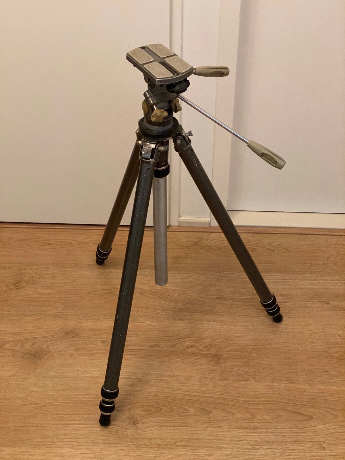 Zwaar en degelijk statief van Gitzo, Audio, Tv en Foto, Fotografie | Statieven en Balhoofden, Ophalen, Gebruikt, Driepoot, 175 cm of meer