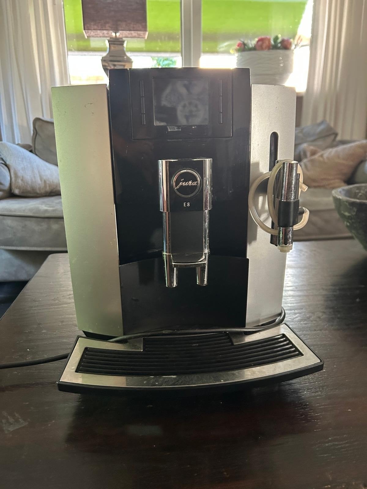 Jura E8 Koffiemachine, Witgoed en Apparatuur, Gebruikt, 10 kopjes of meer, Koffiemachine, Afneembaar waterreservoir