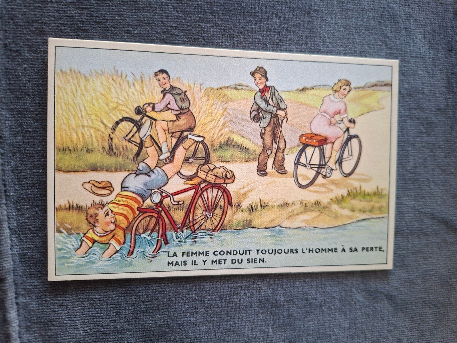 Fantasie humor, meer oog voor meisje/ hij fietst sloot in!, Verzenden, 1940 tot 1960, Ongelopen, Overige thema's