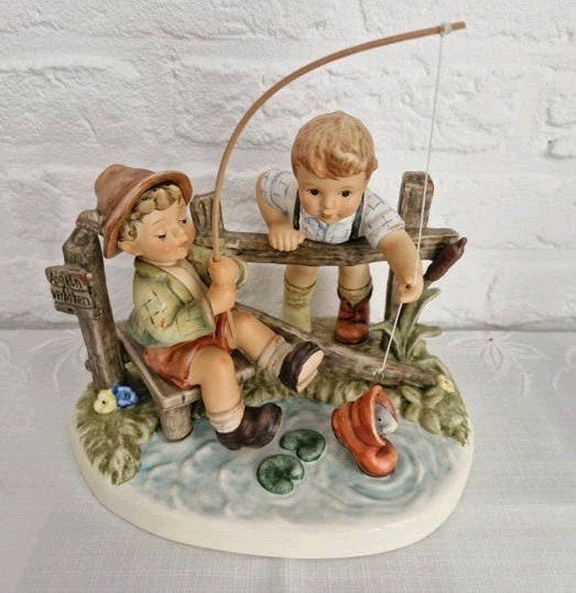 Hummel 2350 "Just Fishin'"  17,5  cm Limited Edition, Ophalen of Verzenden