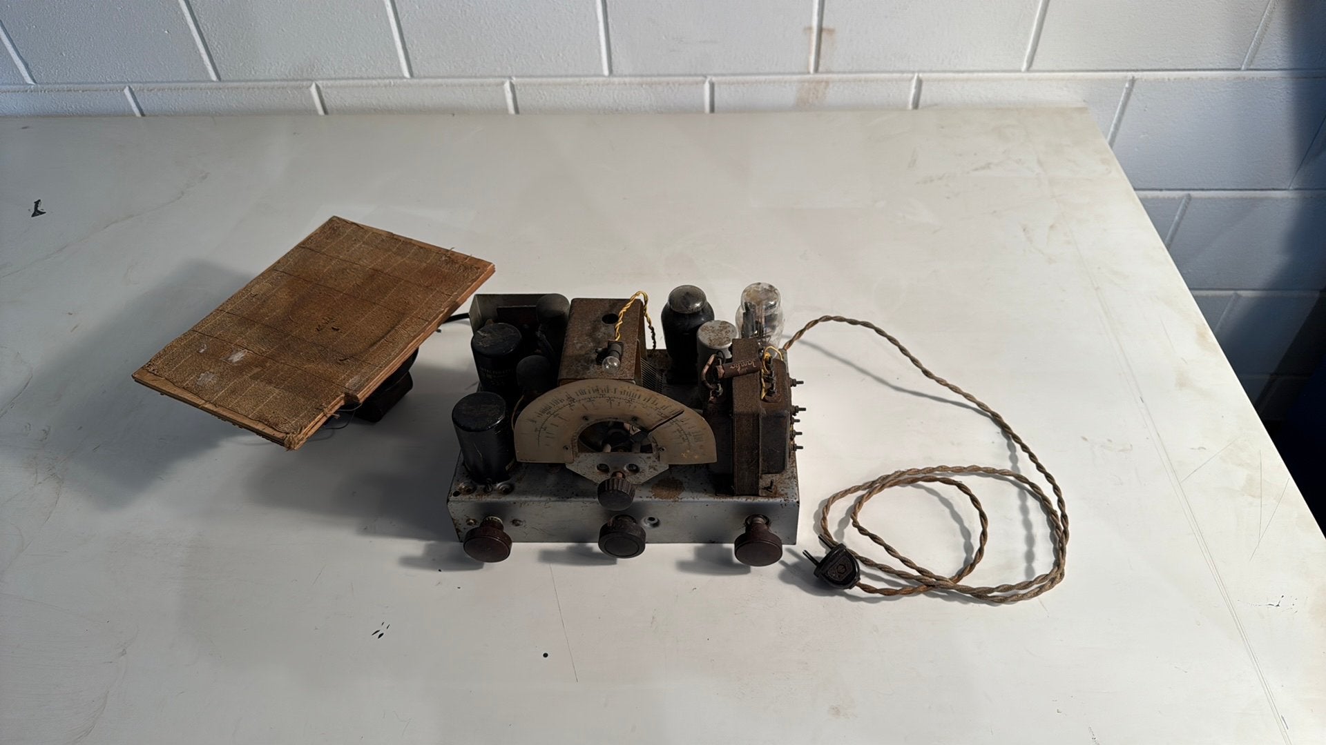 Oude radio - Vintage buizenradio voor de liefhebber, Audio, Tv en Foto, Radio's, Ophalen, Niet werkend, Radio