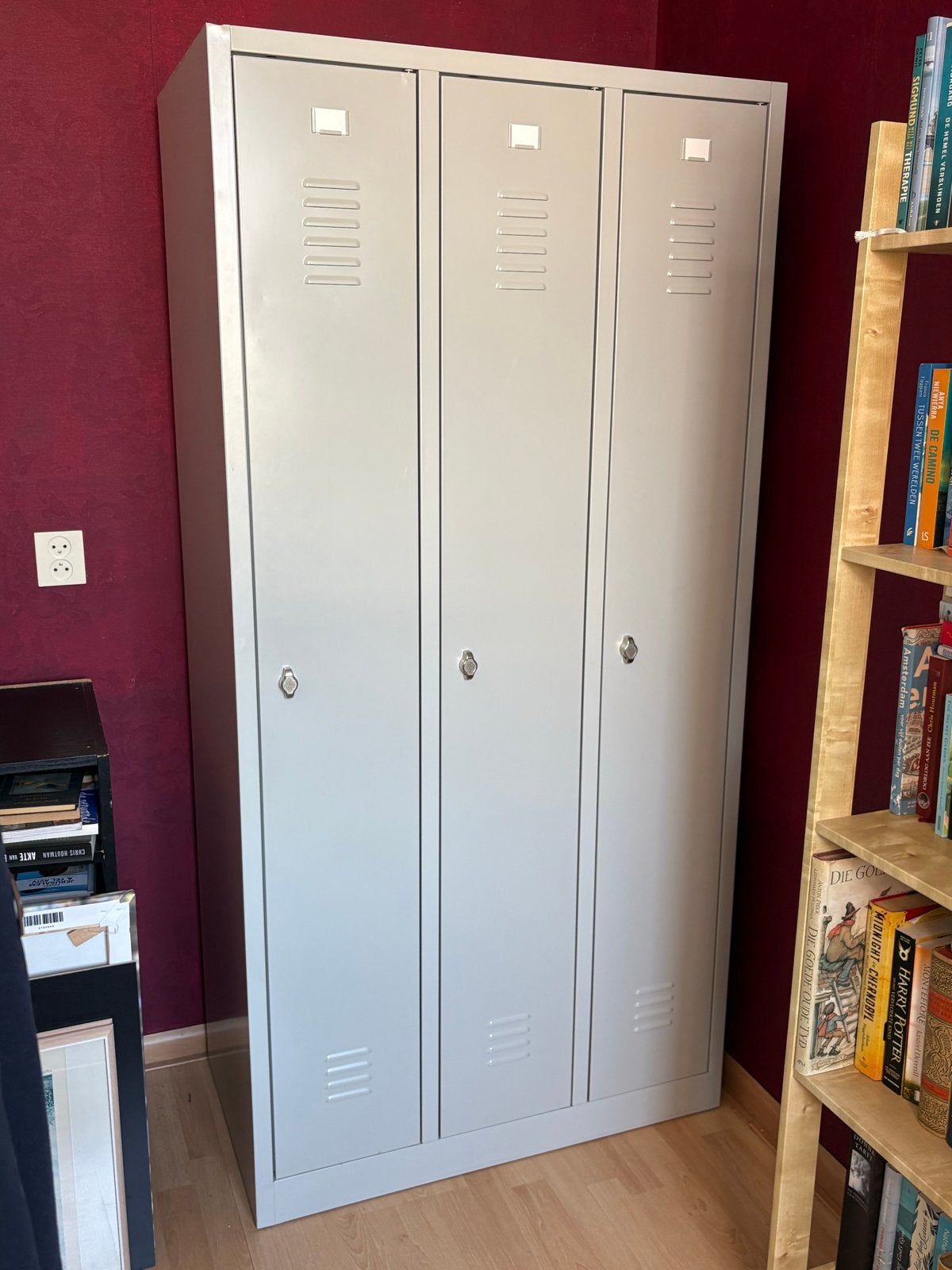 Metalen locker met 3 deuren - Grijs, Huis en Inrichting, Kasten | Lockerkasten, Ophalen, Zo goed als nieuw