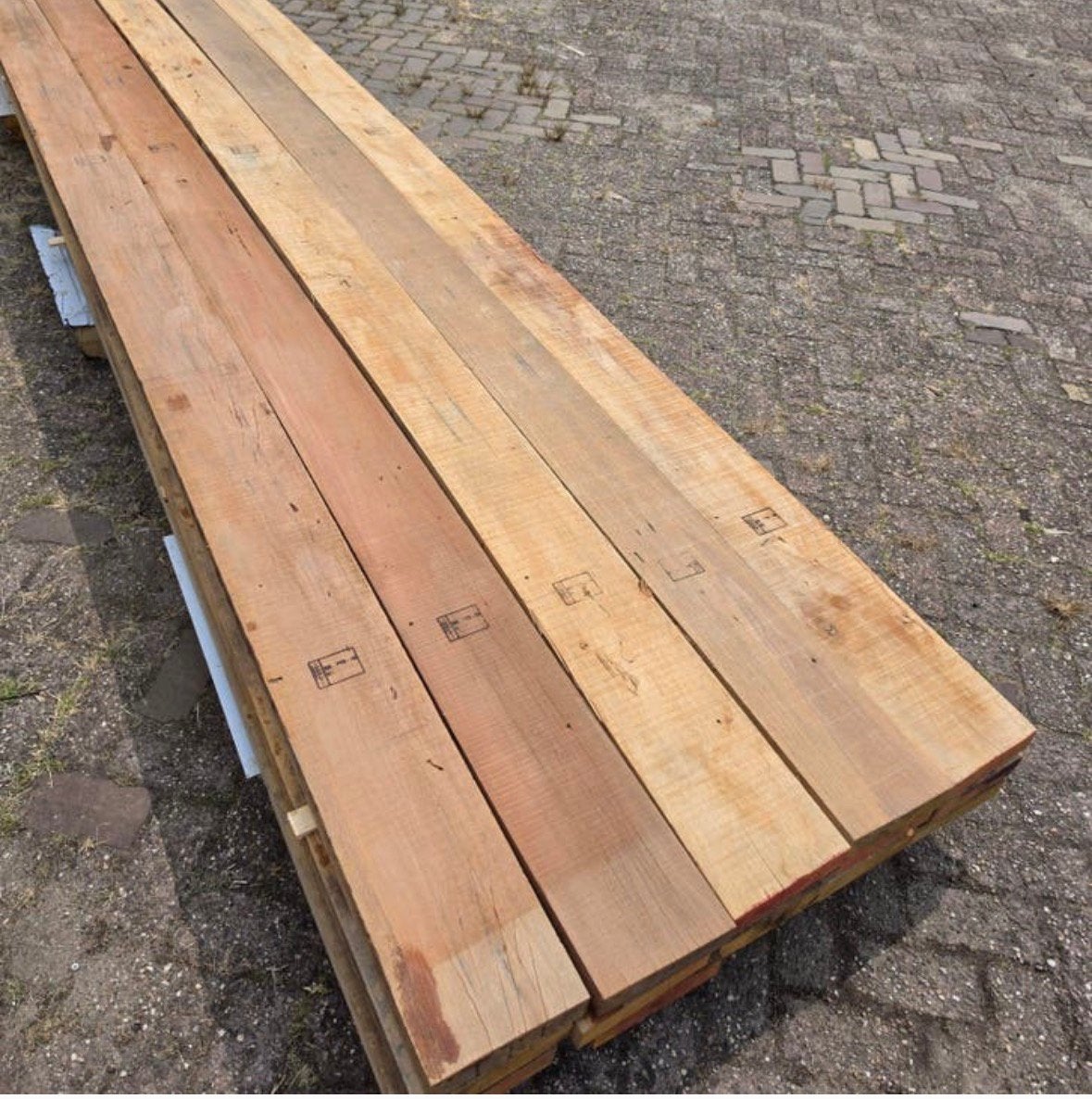 Hardhouten yellow bangkirai balken 4.6 tot 5.8 meter €7,95, Tuin en Terras, Ophalen of Verzenden, Zo goed als nieuw, Hardhout
