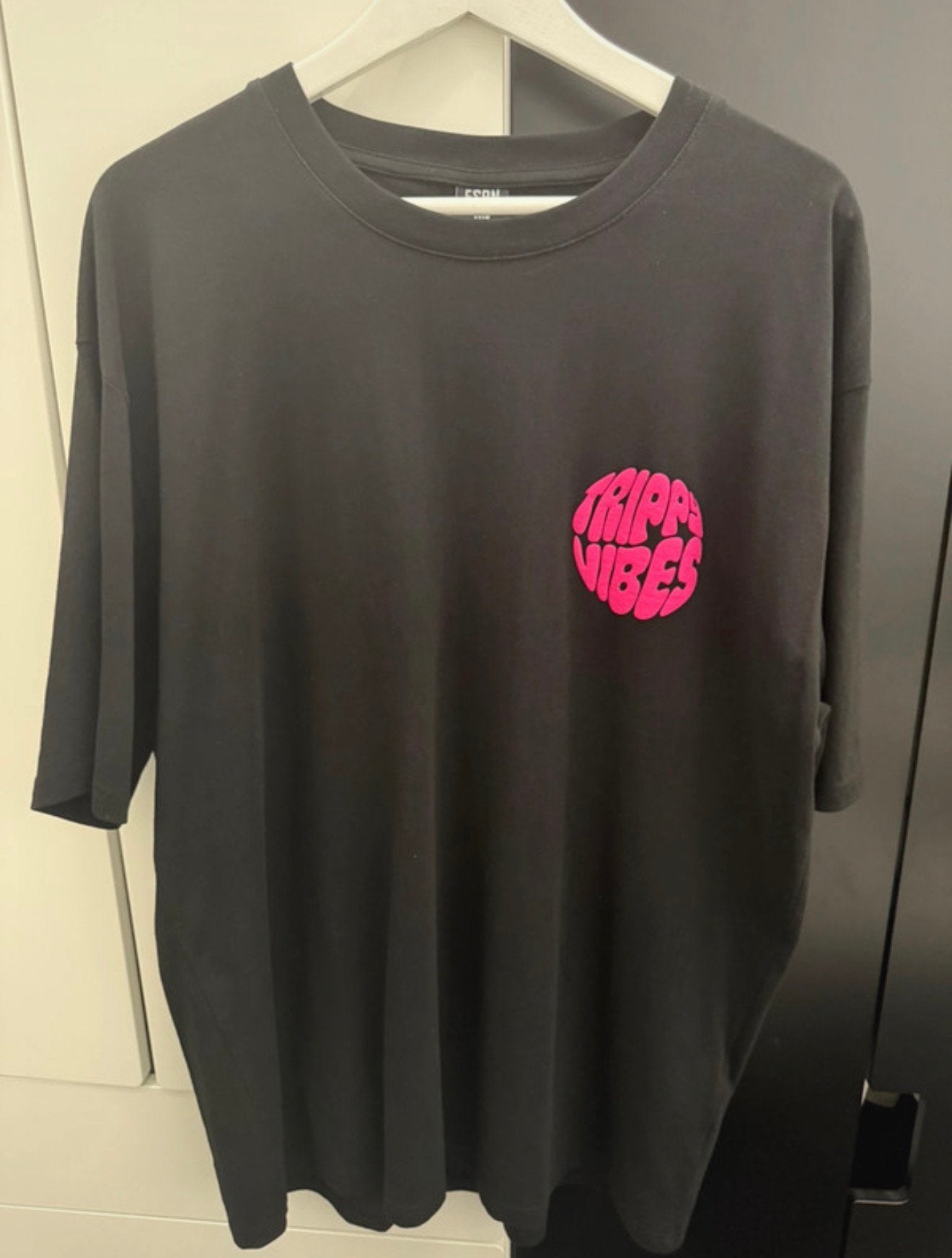 FSBN Roze Print Zwarte T-Shirt, Kleding | Heren, T-shirts, Ophalen of Verzenden, Nieuw, Overige maten, Zwart