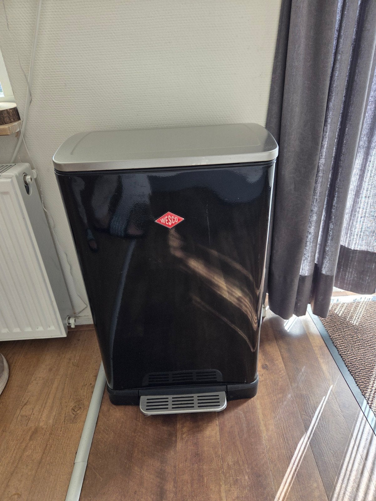 Wesco  met pedaal en 2 compartimenten 2 x 18 liter, Ophalen, Met pedaal, Zo goed als nieuw, 30 tot 40 liter