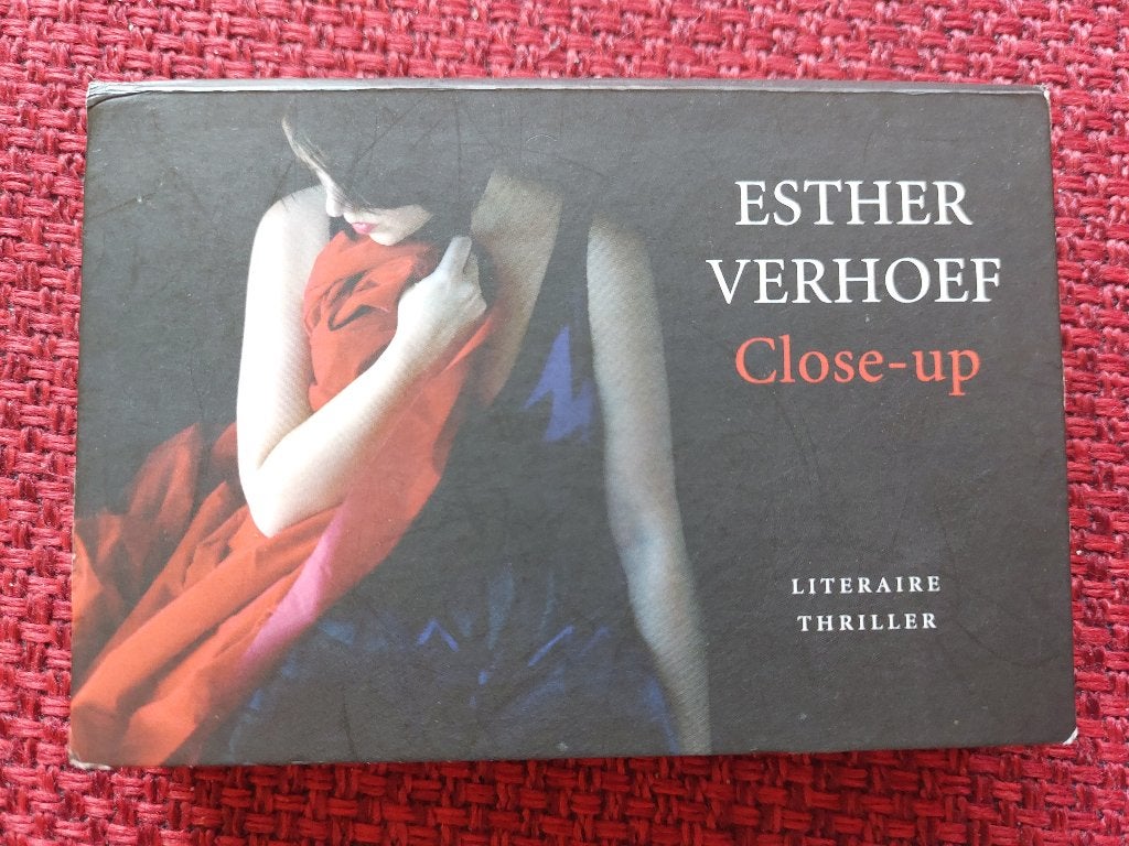 Close up - esther verhoef - dwarsligger, Ophalen of Verzenden, Gelezen, Esther Verhoef