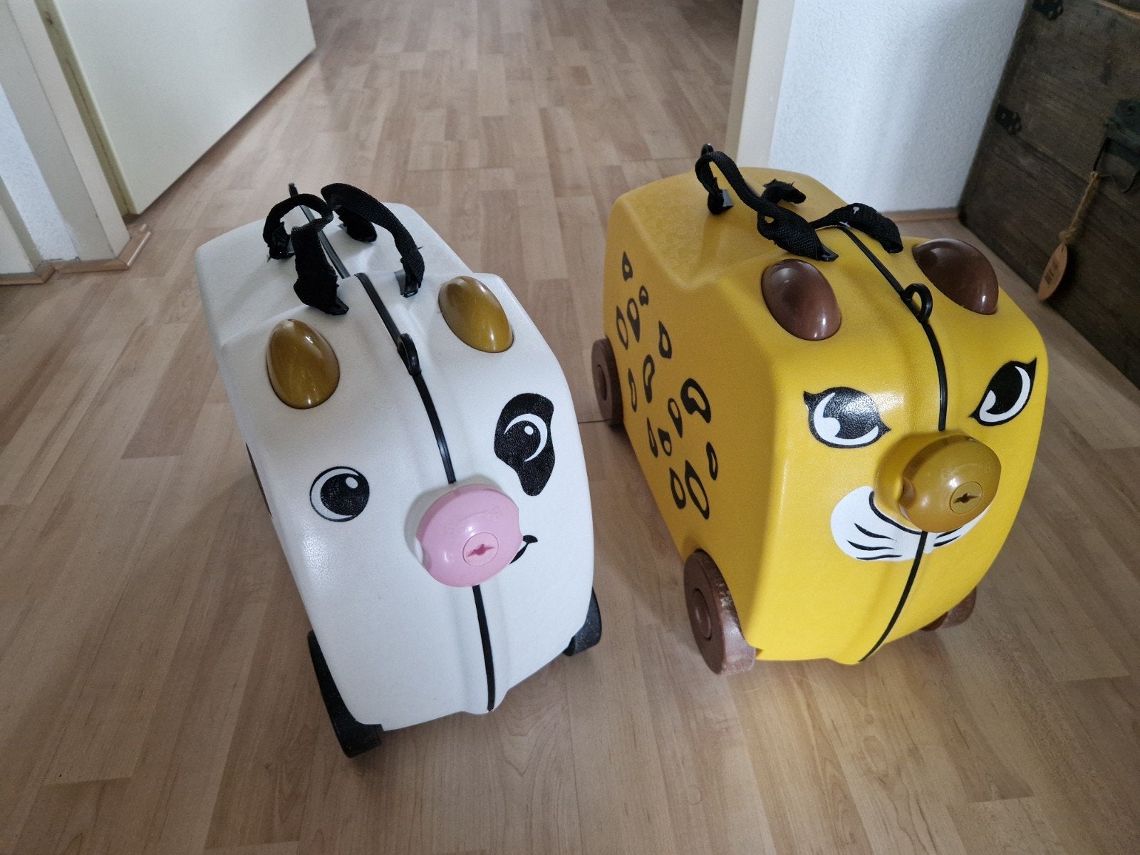 2 kinderkoffers: Koe en Tijger, Ophalen, Zo goed als nieuw
