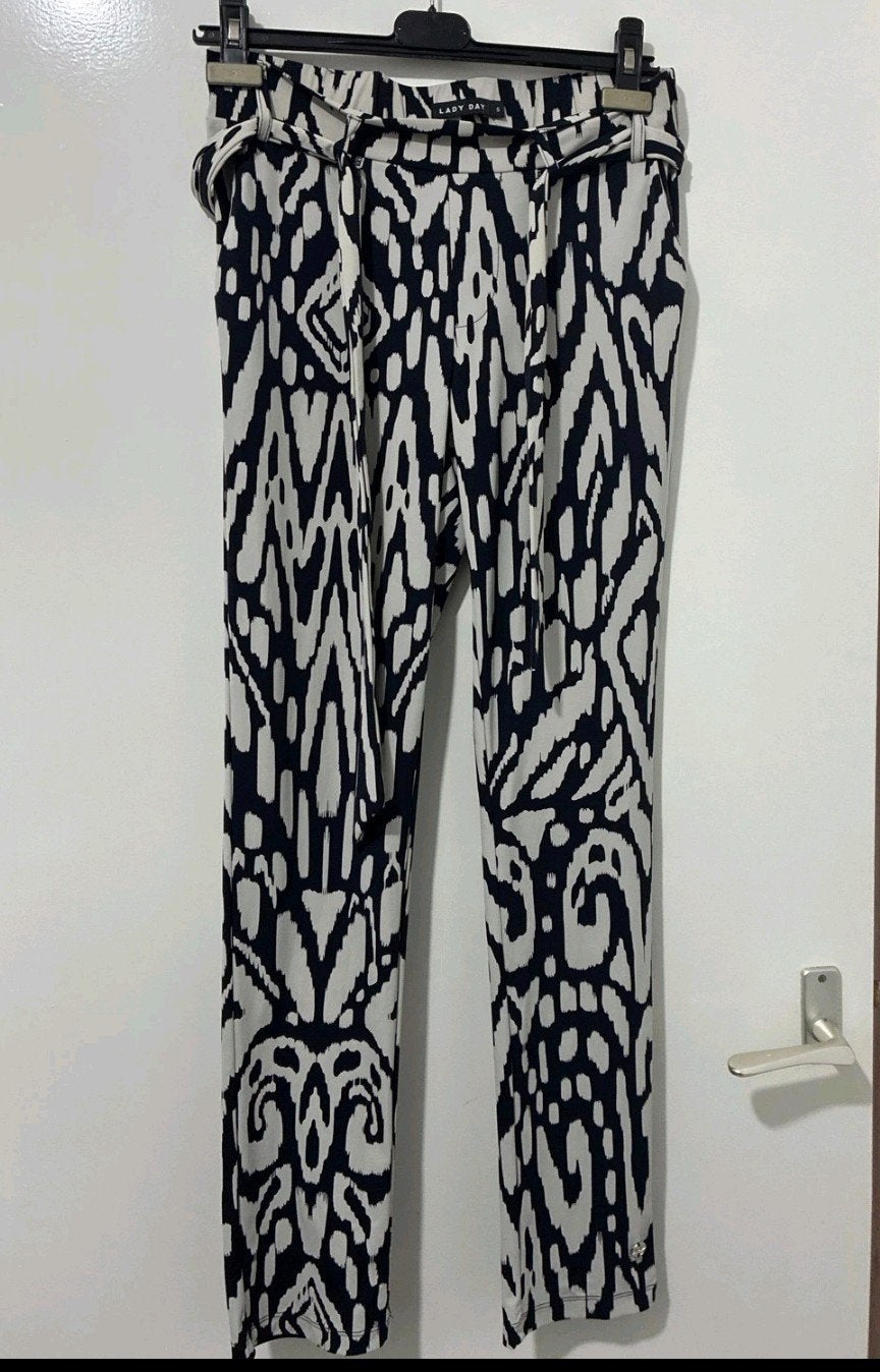 Zwart-witte broek met patroon lady day maat s, Lady Day, Zwart, Nieuw, Ophalen of Verzenden