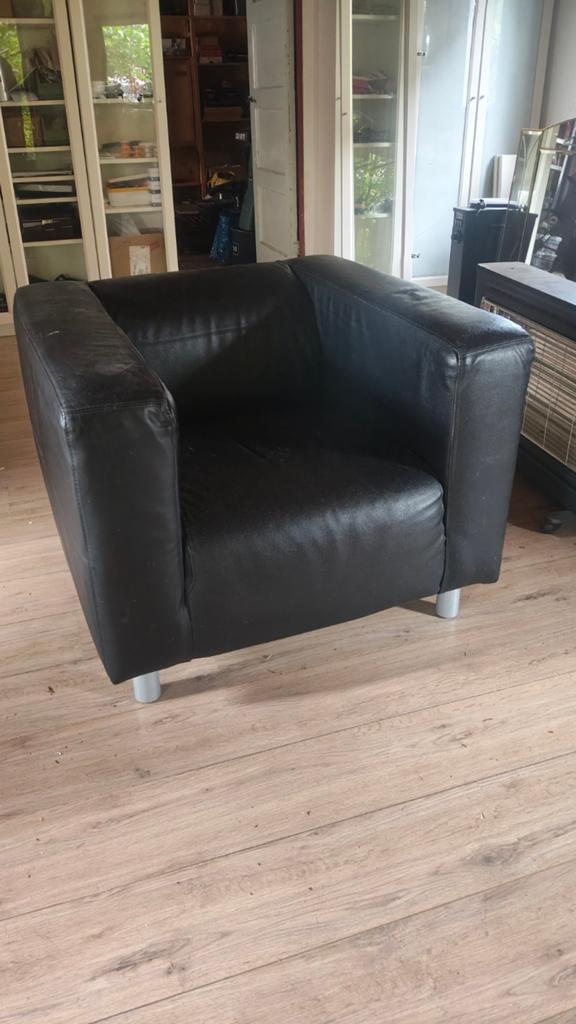 Zwarte lederen fauteuil, Ophalen, Gebruikt, 75 tot 100 cm, 50 tot 75 cm