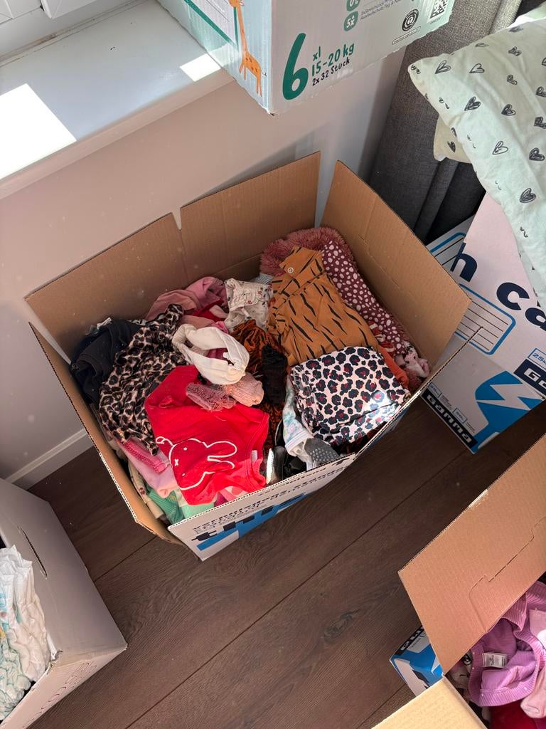 Overvolle verhuisdoos Meisjes babykleding, Ophalen, Gebruikt, Meisje
