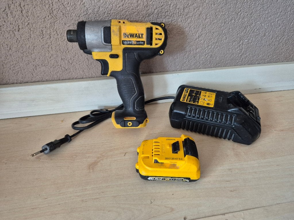 Dewalt 10,8 V slagschroevendraaier, Doe-het-zelf en Verbouw, Gebruikt, Variabele snelheid, Ophalen of Verzenden, Boor- en Schroefmachine