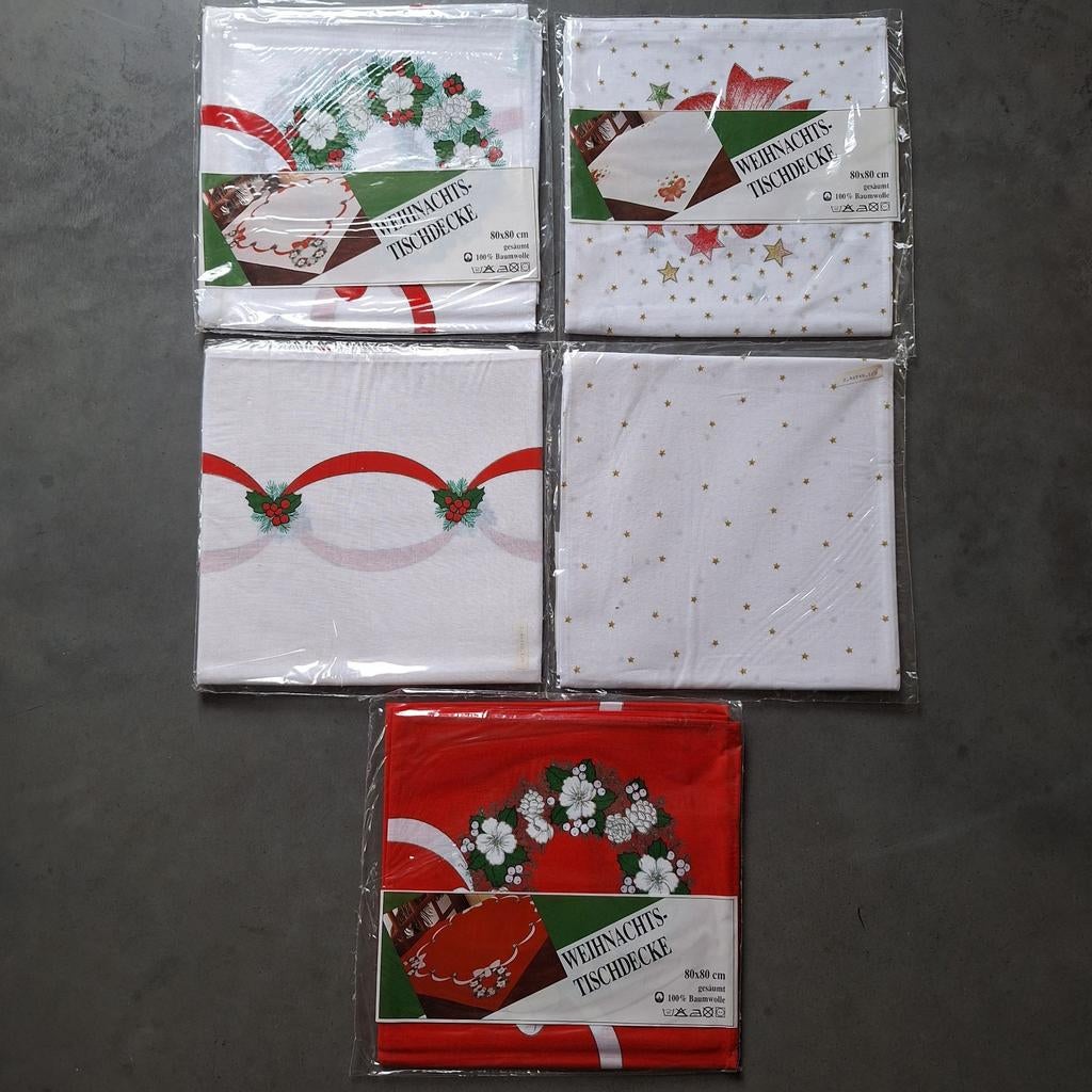Tafelkleden 80x80 cm Kerst thema 3 dessins 5 stuks NIEUW, Diversen, Kerst, Ophalen of Verzenden, Nieuw