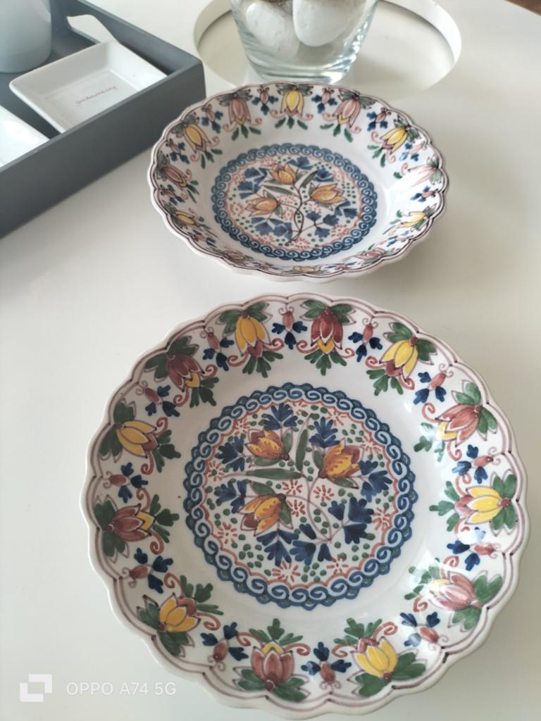 2 Makkummer bordjes nr. 1021 met bloemmotief in prima staat, Antiek en Kunst, Antiek | Wandborden en Tegels, Ophalen of Verzenden