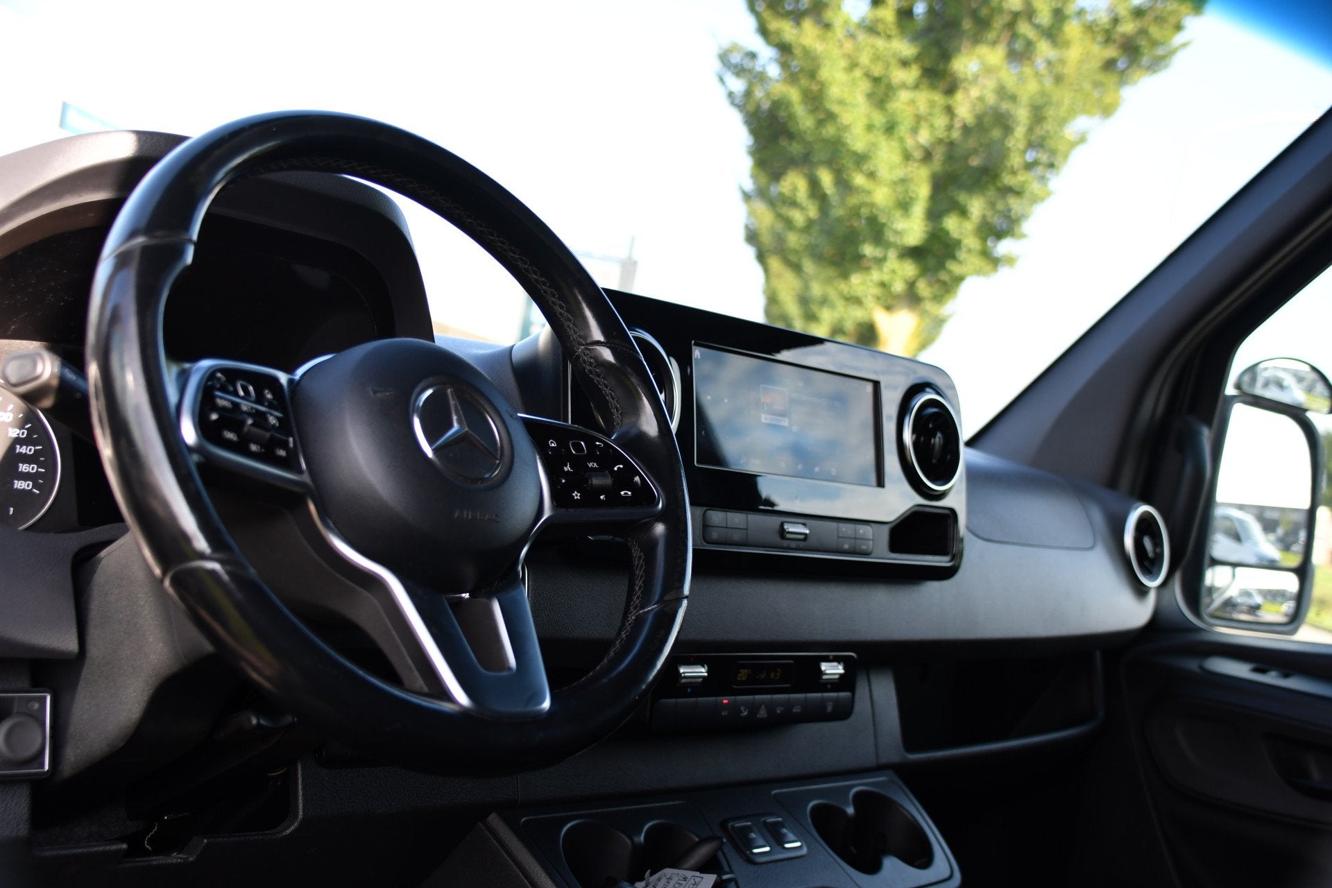 Mercedes-Benz Sprinter 319 V6 3.0 CDI L3H2 Black Edition FUL, Auto's, Automaat, Achterwielaandrijving, Gebruikt, 190 pk