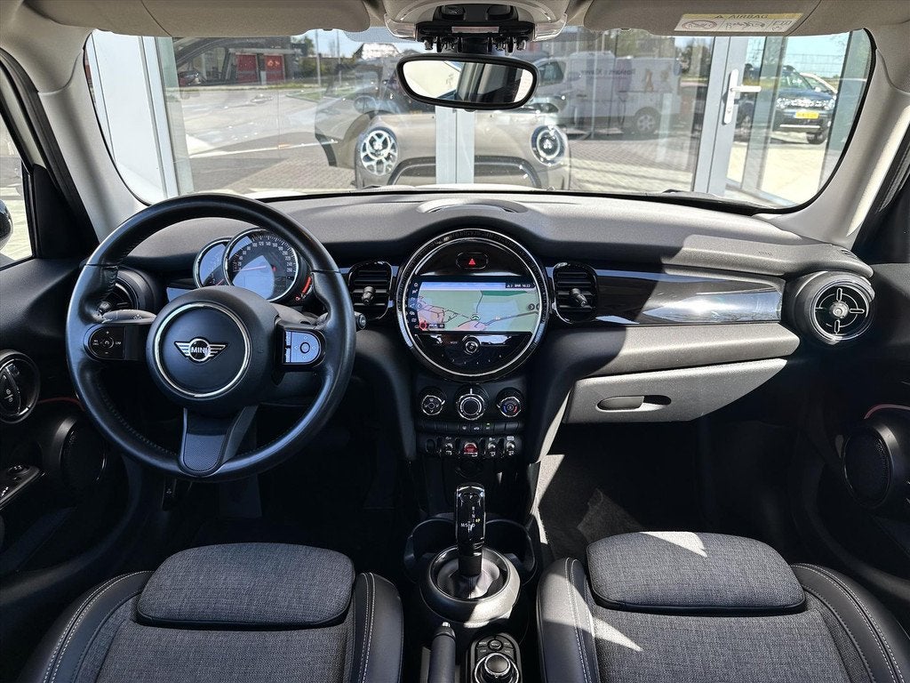 Mini Cooper 1.5 136pk Aut. Business Edition | Facelift | NAV, Automaat, 136 pk, Gebruikt, Parkeersensor