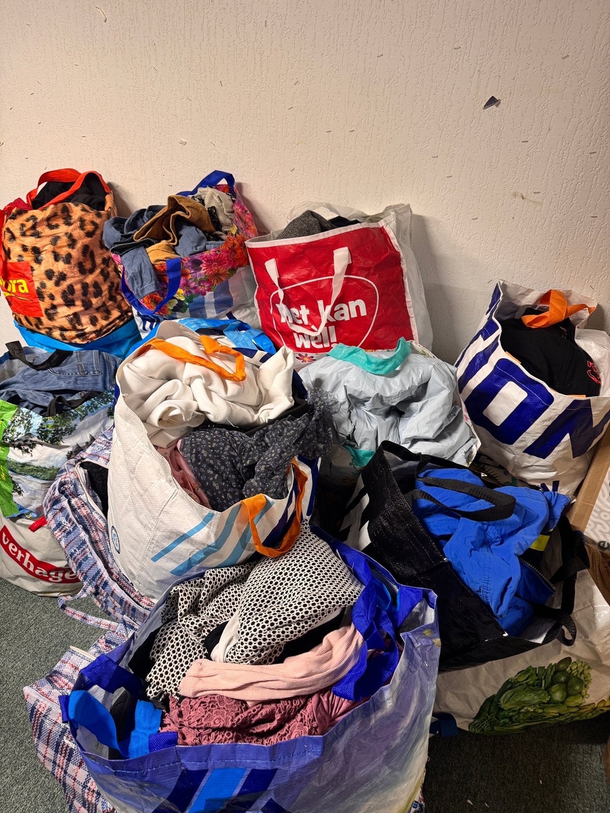 20 shoppers met tweedehands merkkleding - partij, Ophalen, Zo goed als nieuw