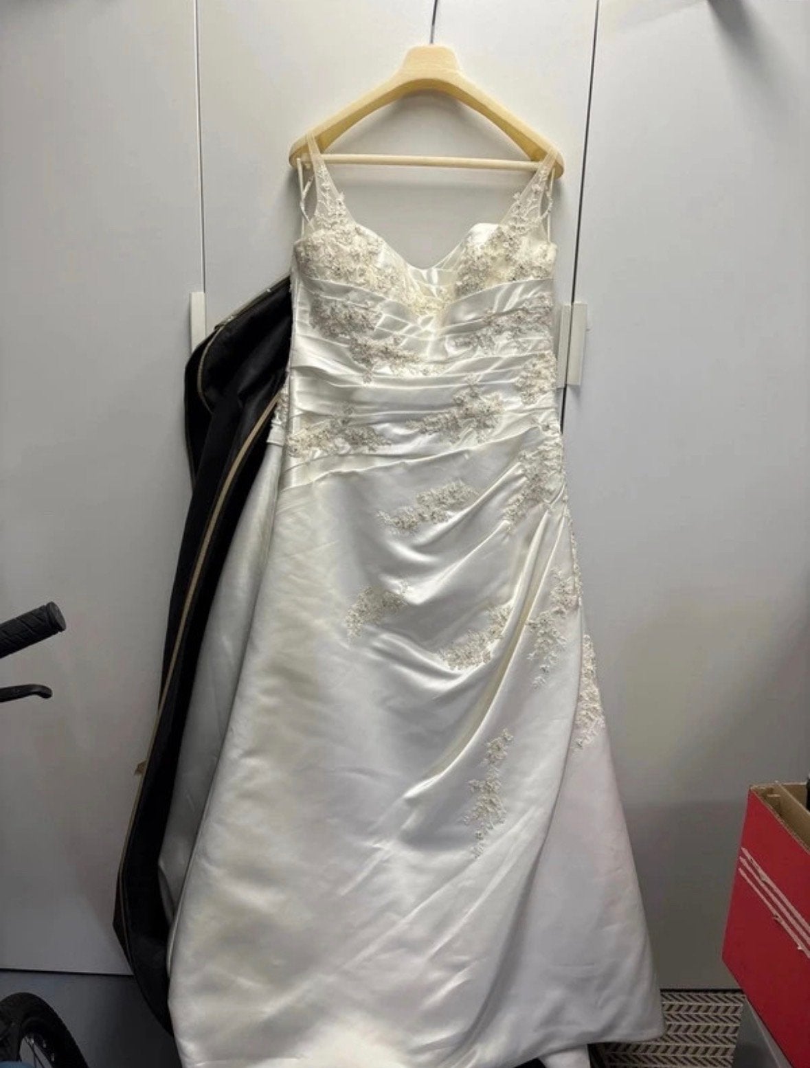 Pronovias Trouwjurk met sluier, Ophalen of Verzenden, Zo goed als nieuw, Wit, Trouwjurk