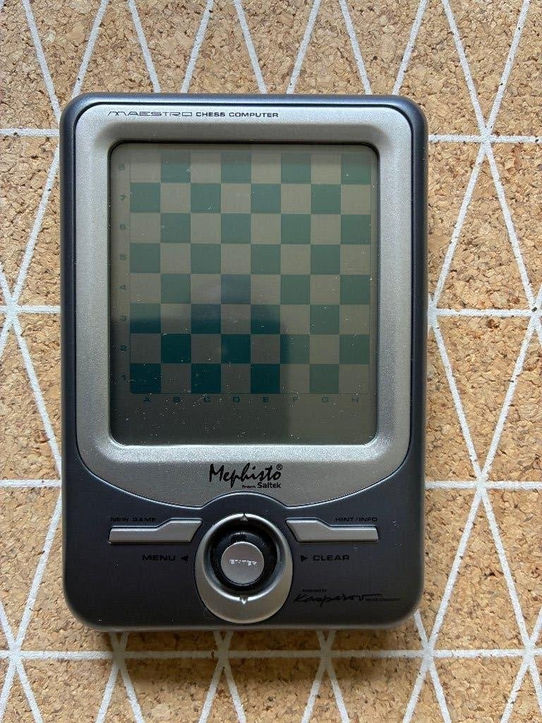 Saitek Mephisto Maestro pocket schaak computer, Hobby en Vrije tijd, Gezelschapsspellen | Bordspellen, Ophalen, Gebruikt, Saitek