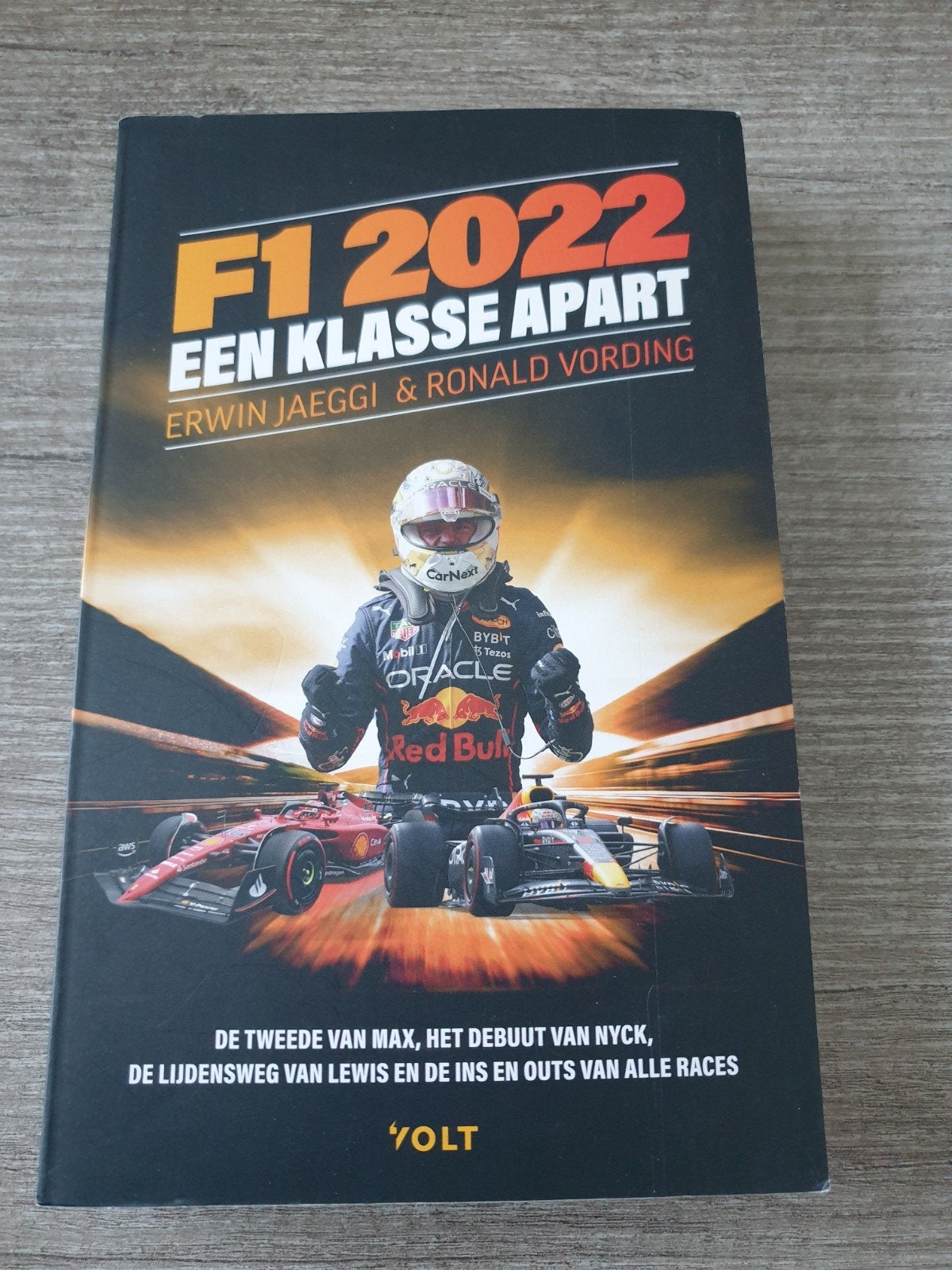 F1 2022: Een Klasse Apart - Boek over Formule 1 seizoen, Ophalen of Verzenden, Gelezen, Erwin Jaeggi & Ronald Vording, Overige sporten