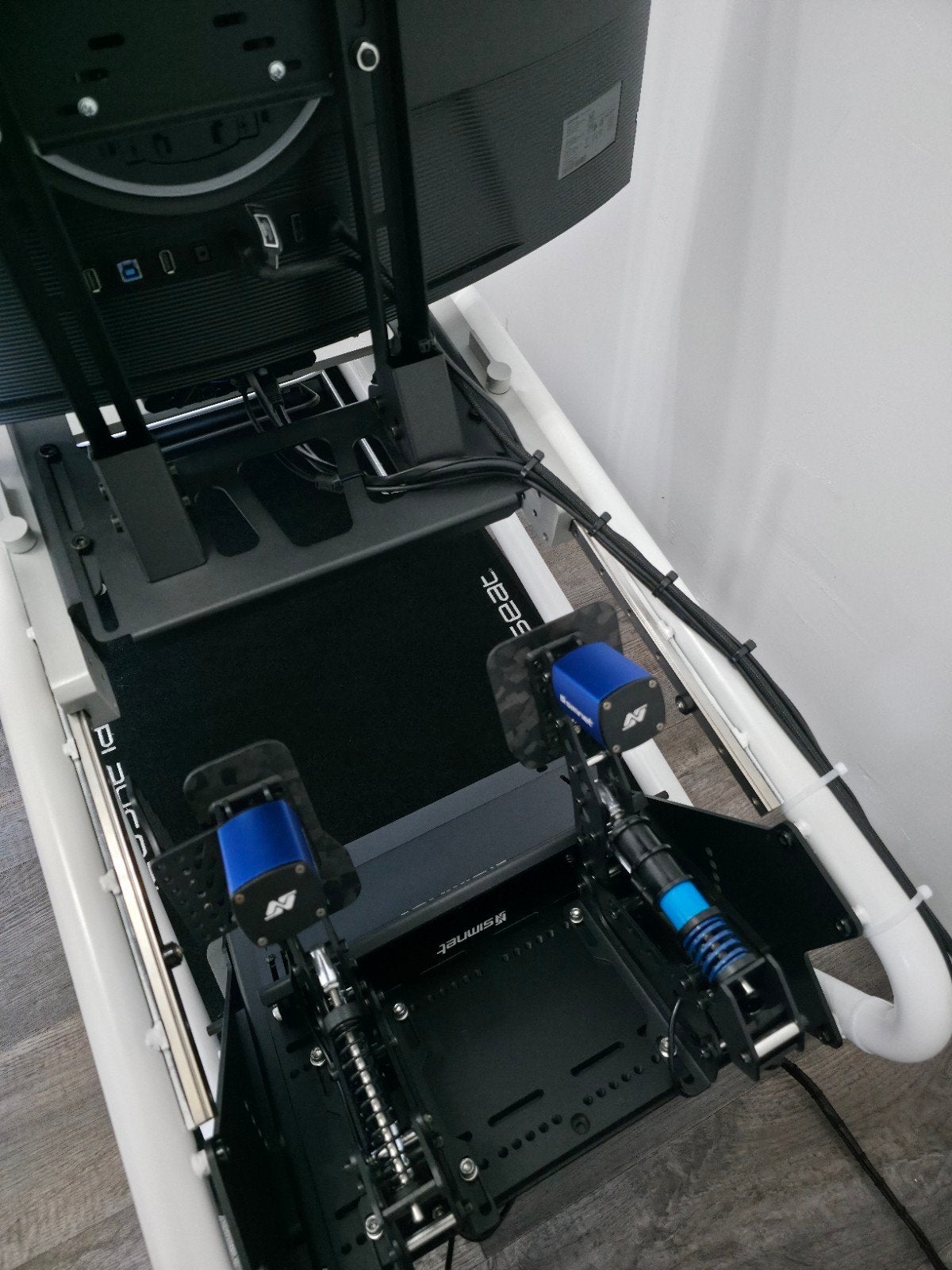 Foto 15 van Complete Simrig! Fanatec DD 18nm, F1 V2.5, Simnet, Haptics!