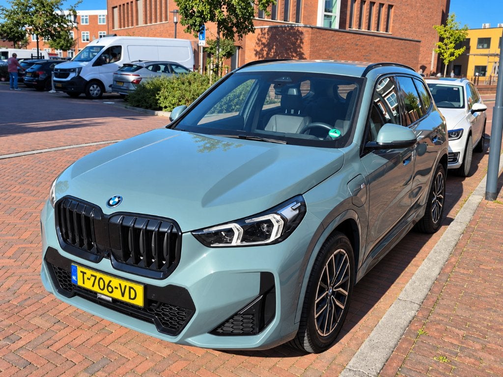 BMW X1 xDrive30e M Sport | Innovation Pack | HUD | Camera, Auto's, Dealer onderhouden, 1800 kg, 4 cilinders, Vierwielaandrijving