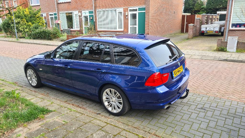 BMW 3-Serie 2.0 Touring 125KW High Executive - Loop of sloop, Automatische klimaatregeling, Achterwielaandrijving, 1995 cc, Zwart