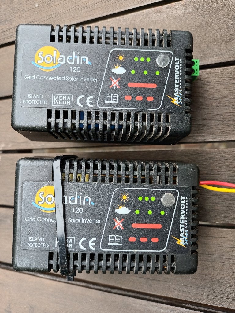 Twee Soladin 120/54 zonnestroom omvormers, Ophalen of Verzenden, Gebruikt, Overige merken, Omvormer