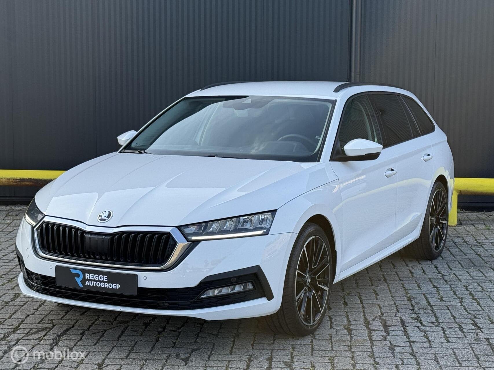 Skoda Octavia Combi 1.0 e-TSI Ambition RS-VELGEN | AUTOMAAT, Auto's, Skoda, Gebruikt, Euro 6, Automatische klimaatregeling, Wit