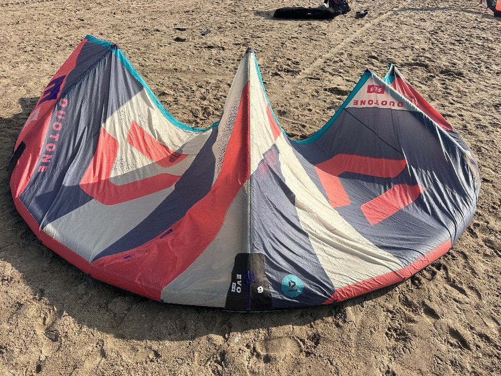Duotone Evo SLS 2024 9m, Watersport en Boten, Kitesurfen, Gebruikt, 9 m², Geen board, Ophalen of Verzenden