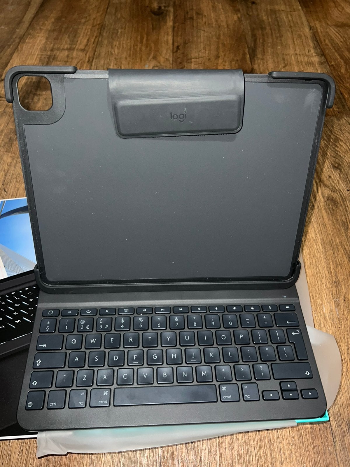 Ipad pro keyboard Logitech, Ophalen, Zo goed als nieuw, 12 inch, Bescherming voor- en achterkant