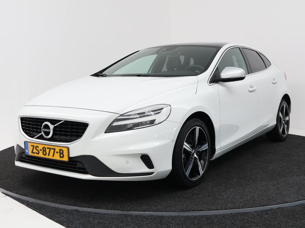 Volvo V40 1.5 T3 Polar+ Sport | Panoramadak | 153 PK |, Auto's, Volvo, 12 maanden, 4 cilinders, Leder en Stof, Wit