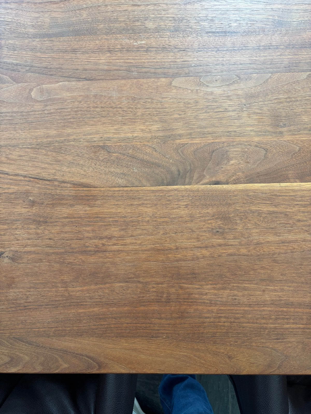 Foto 5 van Massief notenhouten eettafel - 3.00x1.20 x 78