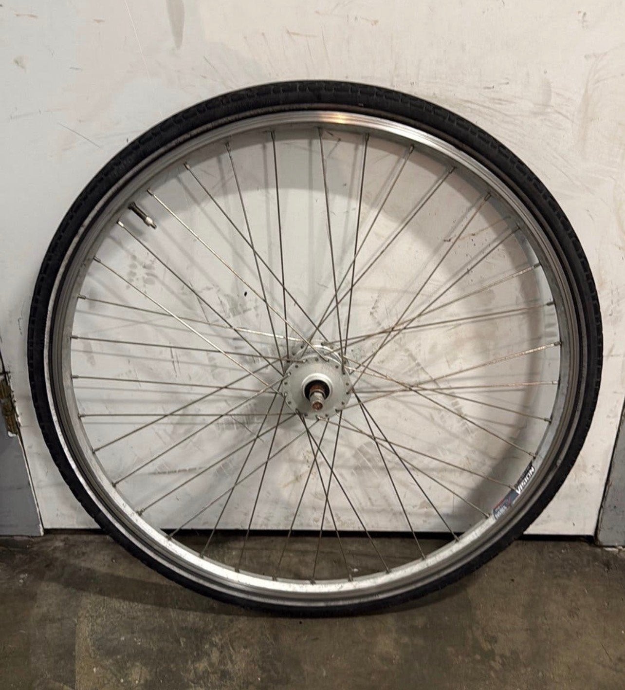 voorwiel met naafdynamo 28 inch, Fietsen en Brommers, Zo goed als nieuw, Aluminium, Stadsfiets, Ophalen