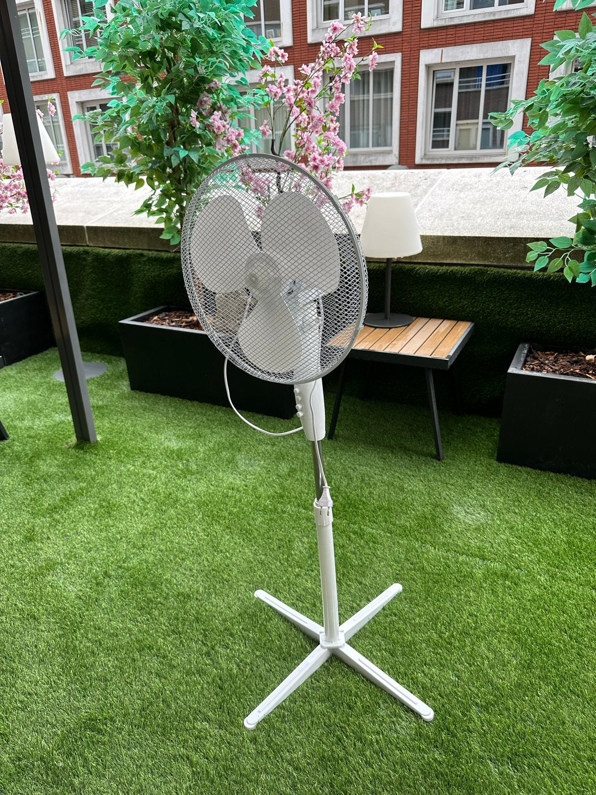 Witte Statiefventilator - Perfect voor warme dagen, Witgoed en Apparatuur, Ventilatoren, Ophalen, Gebruikt, Statiefventilator
